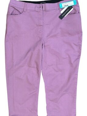 Violets & Roses NWT Lavender Stretch Capri Pants Women’s Size 14